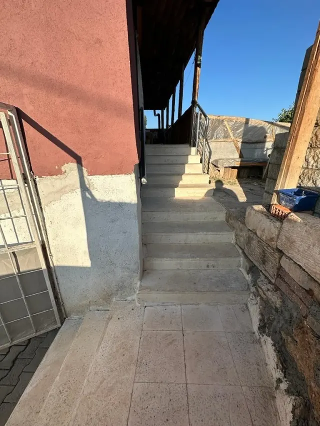 Karşıyaka Eşyalı Büyük Müstakil Ev