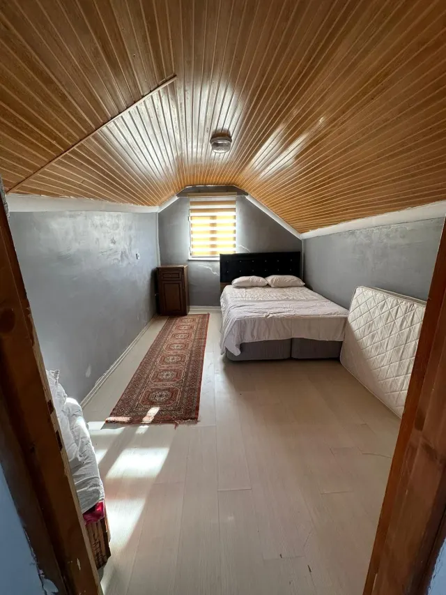 Karşıyaka Eşyalı Büyük Müstakil Ev